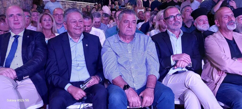 Ο Τάκης Αντωνόπουλος στην Αγροτική Έκθεση Χαλανδρίτσας ΦΩΤΟ