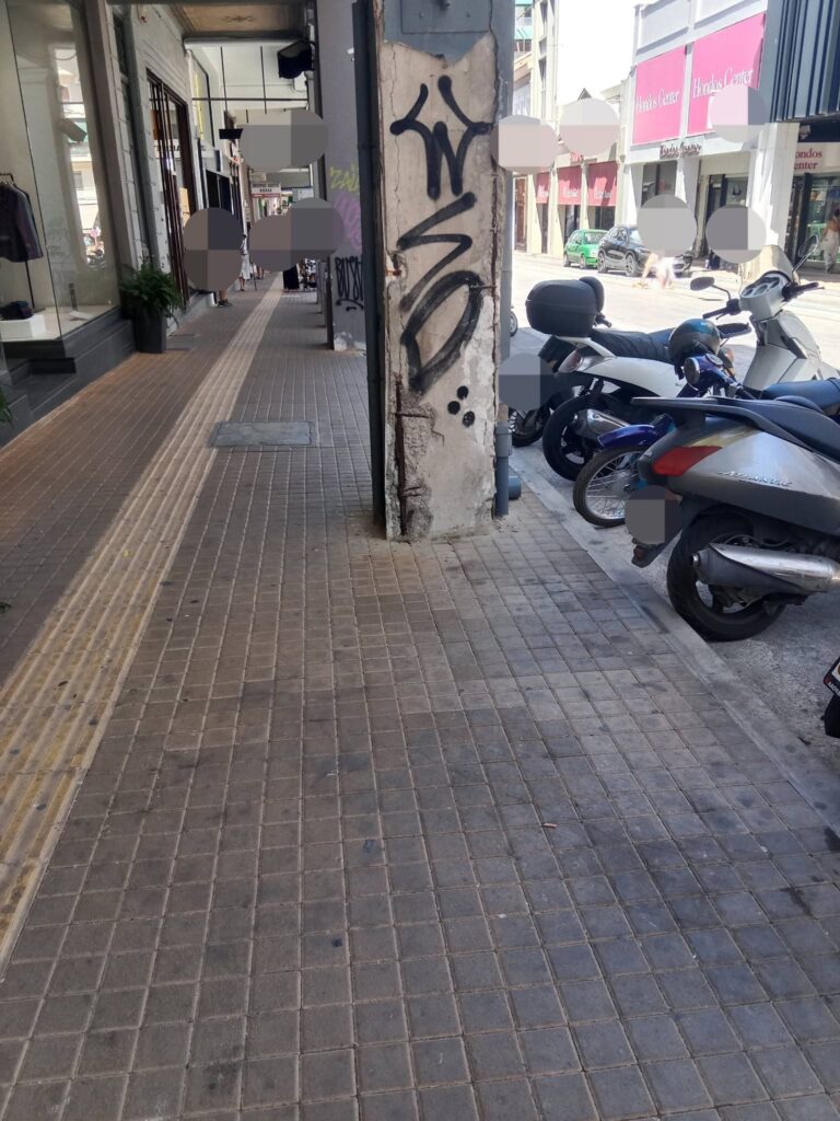 Πάτρα: Φάνηκαν τα σίδερα σε ετοιμόρροπο κτήριο σε σημείο πέρασμα για πεζούς και οδηγούς ΦΩΤΟ 5 Πάτρα: Φάνηκαν τα σίδερα σε ετοιμόρροπο κτήριο σε σημείο πέρασμα για πεζούς και οδηγούς ΦΩΤΟ