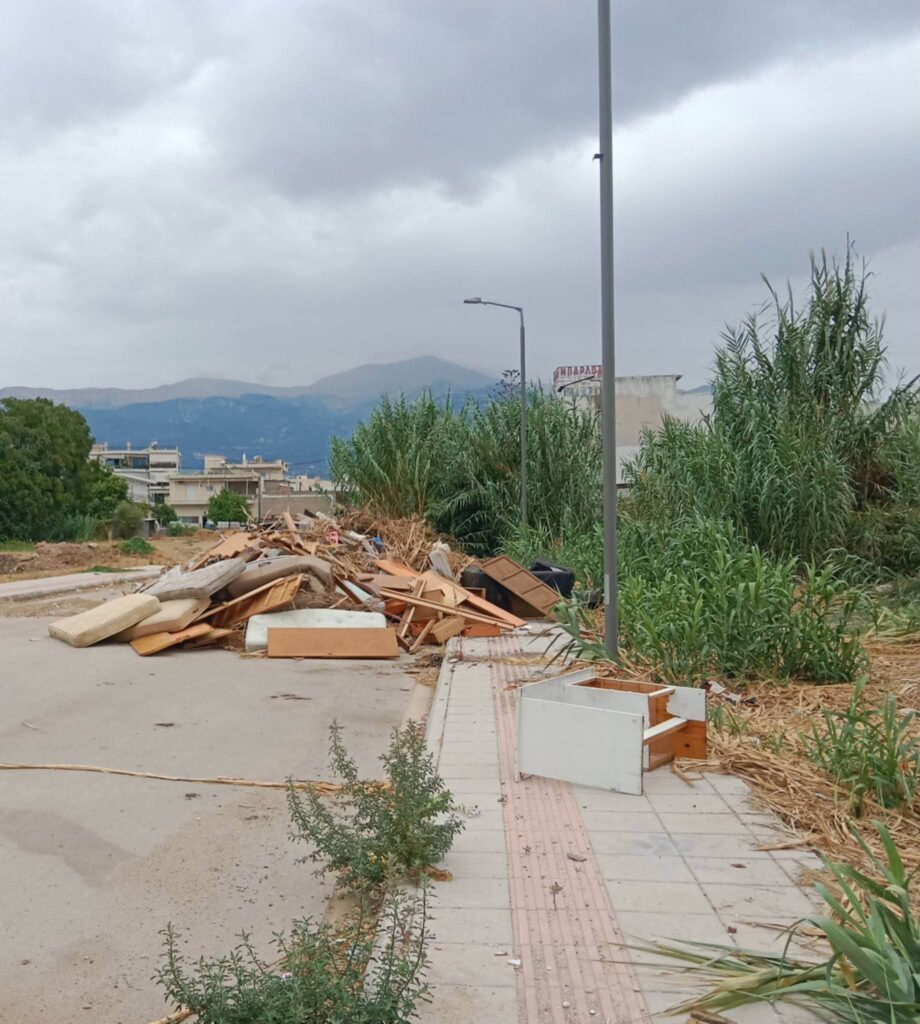 Ζαρουχλέικα: Η οδός Μεγάλου Αλεξάνδρου έχει μετατραπεί σε σκουπιδότοπο ΦΩΤΟ