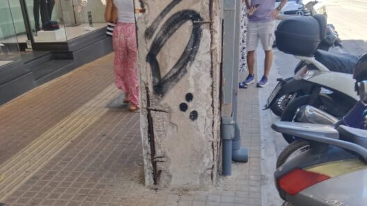 Πάτρα: Φάνηκαν τα σίδερα σε ετοιμόρροπο κτήριο με αμφίβολη την στατικότητά του ΦΩΤΟ 19 Πάτρα: Φάνηκαν τα σίδερα σε ετοιμόρροπο κτήριο με αμφίβολη την στατικότητά του ΦΩΤΟ