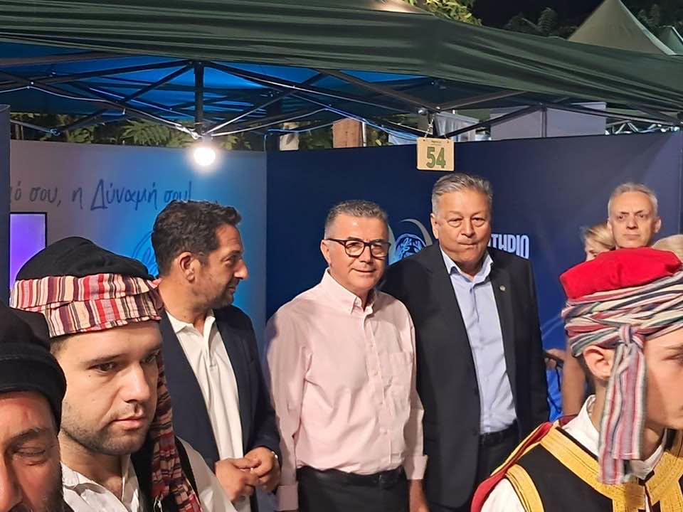 Oι «Δημοκράτες» του Κασσελάκη στην Αγροτική Έκθεση Χαλανδρίτσας ΦΩΤΟ