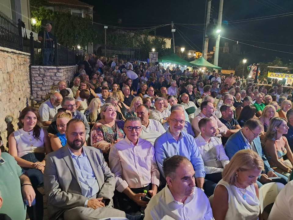 Oι «Δημοκράτες» του Κασσελάκη στην Αγροτική Έκθεση Χαλανδρίτσας ΦΩΤΟ