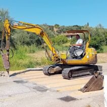 Αντιπλημμυρική θωράκιση στο σχολείο της Ακράτας πριν τις βροχοπτώ…