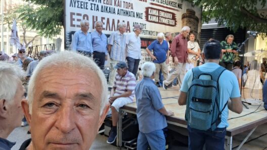 Ο Κώστας Πετρόπουλος στην Θεσσαλονίκη με τους συνταξιούχους ΦΩΤΟ 12 Κώστας Πέτροπουλος με συνταξιούχους στη Θεσσαλονίκη