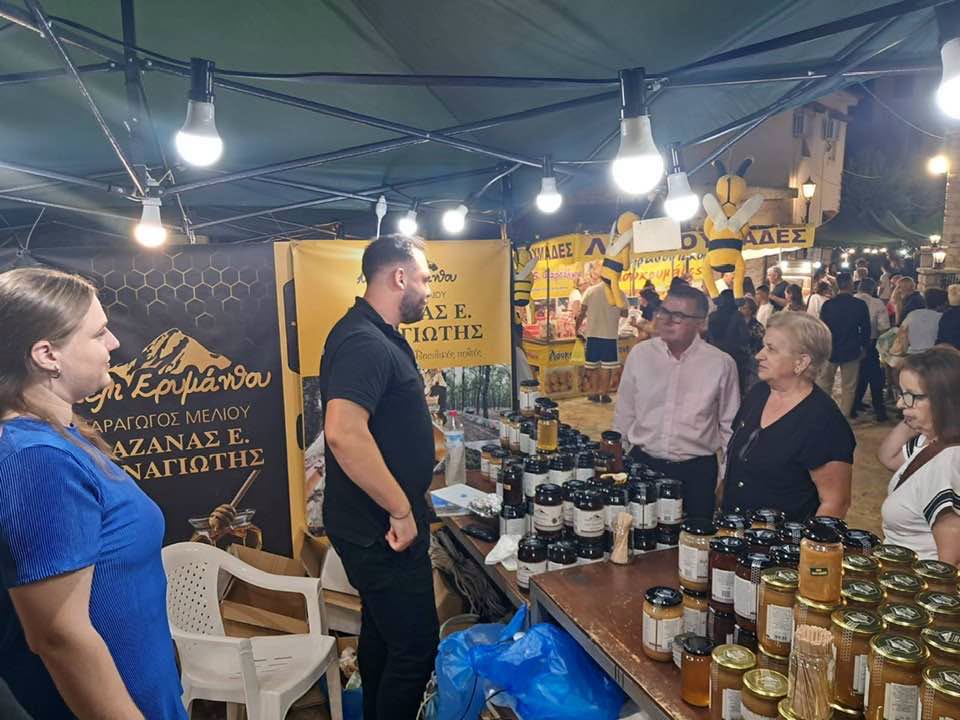 Oι «Δημοκράτες» του Κασσελάκη στην Αγροτική Έκθεση Χαλανδρίτσας ΦΩΤΟ