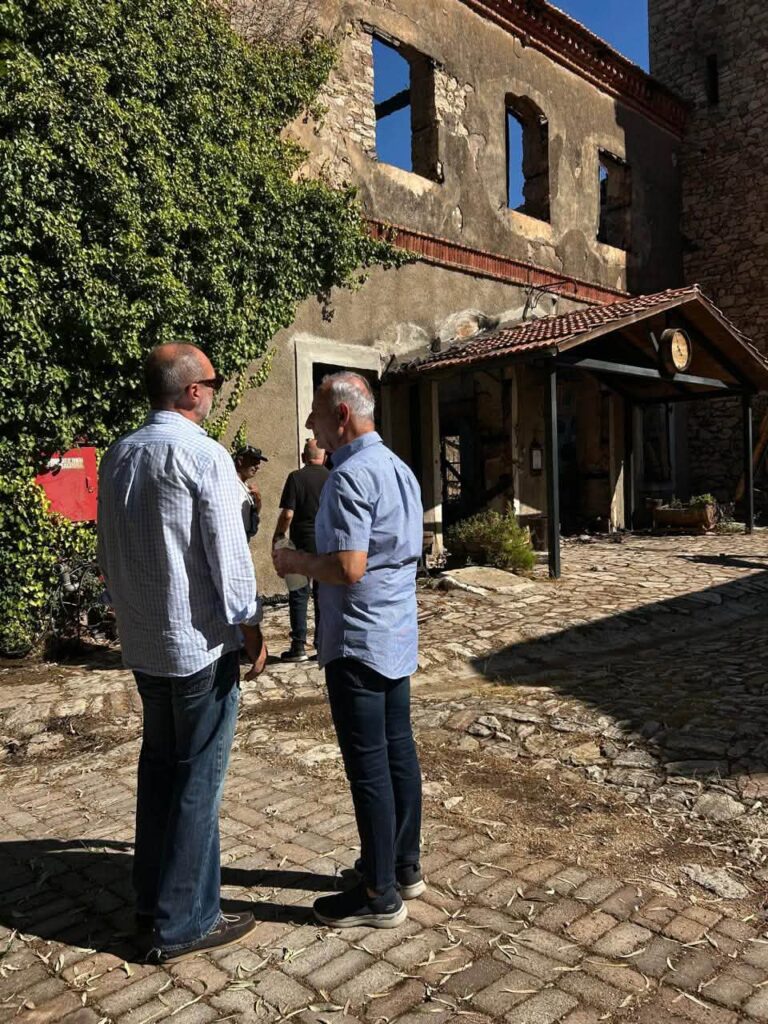 Πάτρα: Επίσκεψη Κατσανιώτη στην Achaia Clauss – «Η πληγή από τη φωτιά θα κλείσει» 5 Πάτρα: Επίσκεψη Κατσανιώτη στην Achaia Clauss – «Η πληγή από τη φωτιά θα κλείσει»