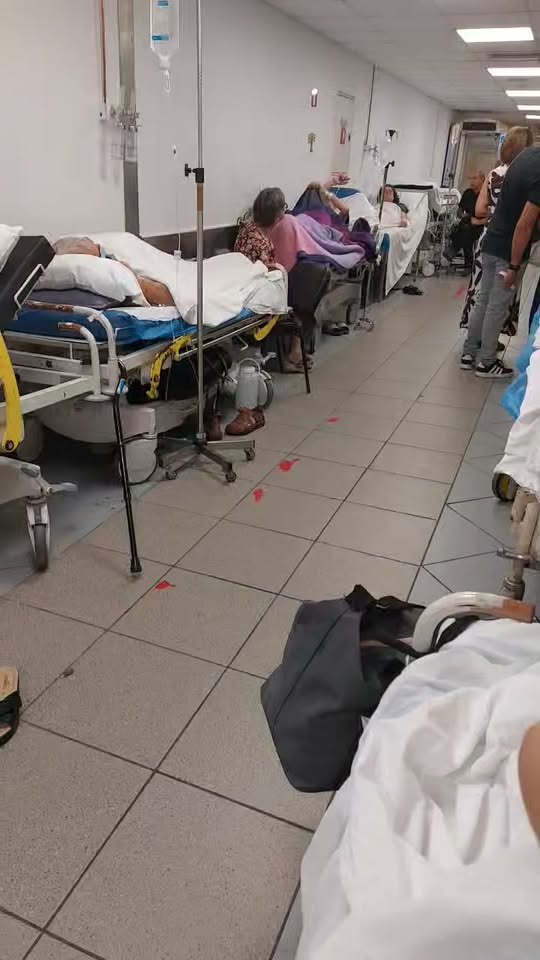 Ρίο: «Εικόνες τριτοκοσμικές» με ατελείωτες ώρες αναμονής στο Πανεπιστημιακό Νοσοκομείο ΒΙΝΤΕΟ-ΦΩΤΟ 4 Ρίο: «Εικόνες τριτοκοσμικές» με ατελείωτες ώρες αναμονής στο Πανεπιστημιακό Νοσοκομείο ΒΙΝΤΕΟ-ΦΩΤΟ