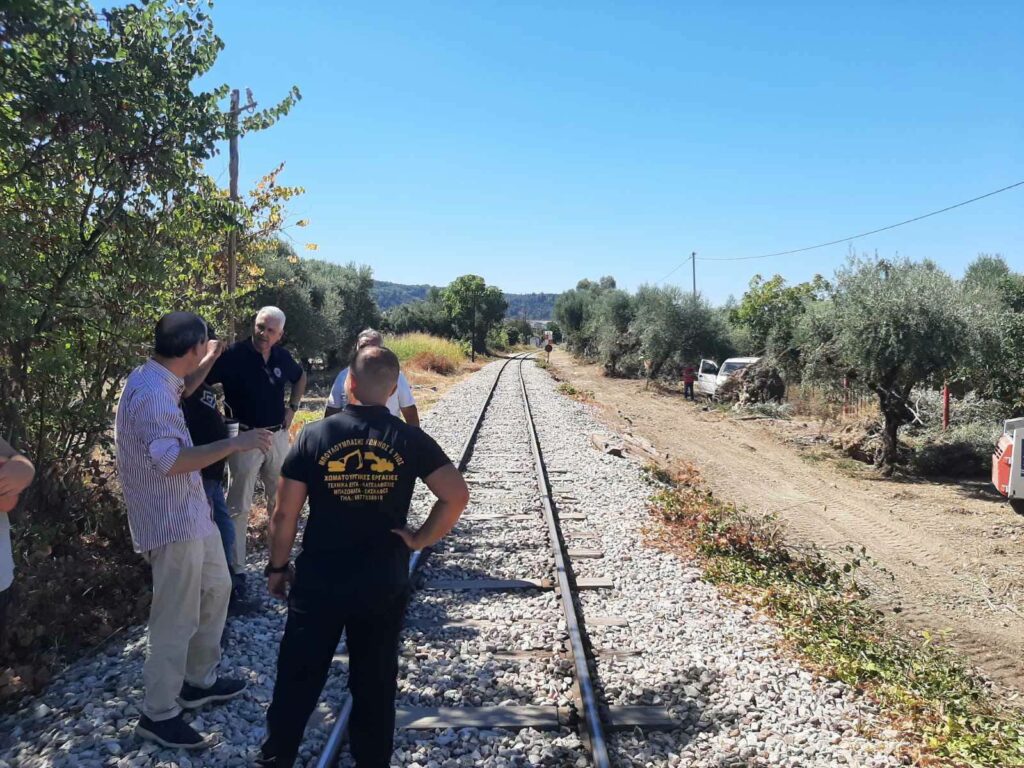 Μονοδένδρι: Διάνοιξη νέου δρόμου διαφυγής παράλληλα με τις γραμμές του Προαστιακού ΦΩΤΟ