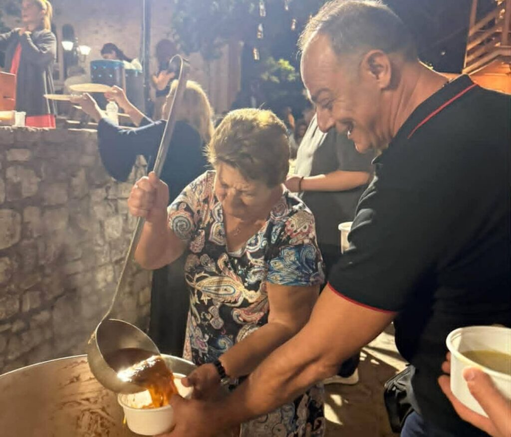 Φωτογραφία από τη γιορτή της Φασολάδας στο Κέρτεζη, Καλαβρύτων