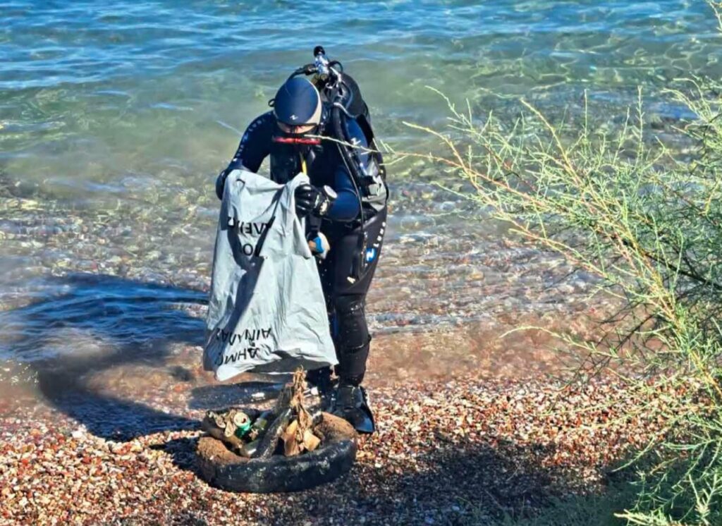 Η εθελοντική δράση «Μία μέρα για την ακτή» στην Αλυκή Αιγίου ΦΩΤΟ
