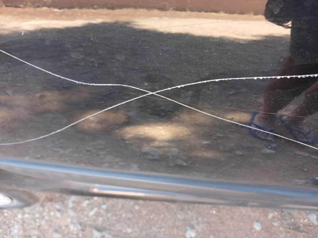 Φωτογραφία βανδαλισμού και φθορών σε αυτοκίνητα
