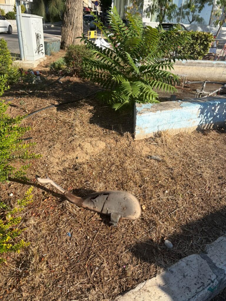 Πάτρα: Στάσιμα νερά και σκουπίδια στο συντριβάνι μπροστά από το «Αστήρ» ΦΩΤΟ