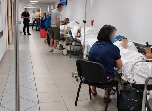 Ρίο: Δραματικές εικόνες με ασθενείς σε φορεία στους διαδρόμους του Νοσοκομείου ΒΙΝΤΕΟ-ΦΩΤΟ