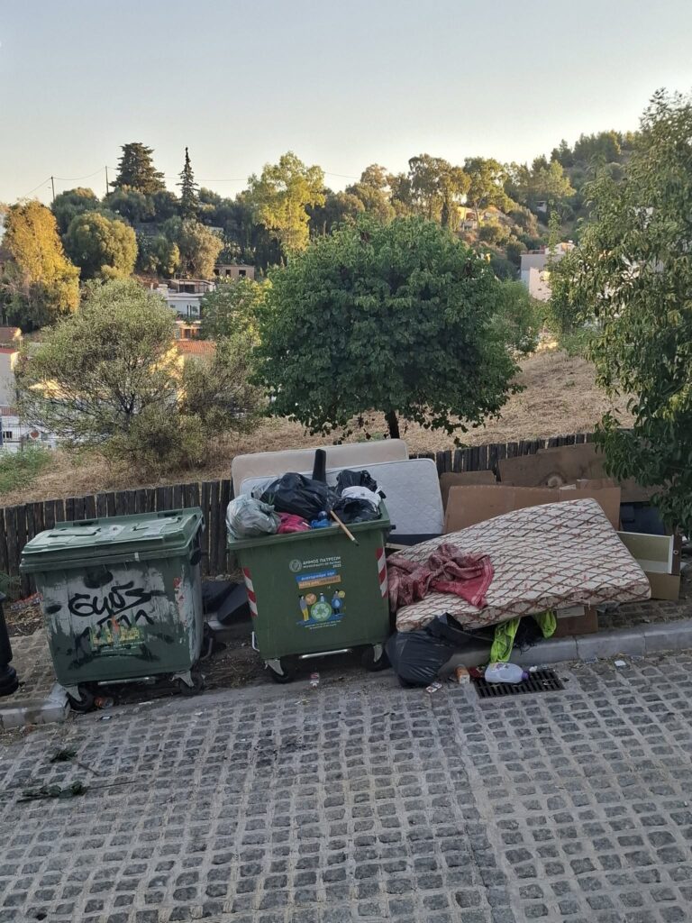Πάτρα: «Συγκάτοικοι» με κατσαρίδες και ποντίκια σε ογκώδη αντικείμενα χωρίς καθαριότητα επί μήνες ΦΩΤΟ