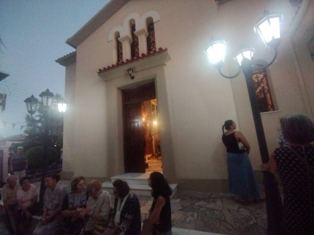 Εσπερινός για το Γενέσιο της Θεοτόκου στο παρεκκλήσι του Δεσποτικού στο Αίγιο ΦΩΤΟ