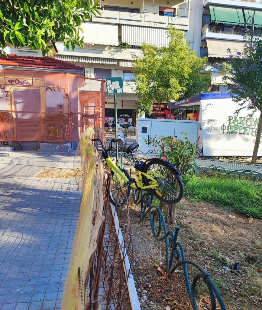 Πάτρα: «Αργόσυρτες» οι εργασίες στην πλατεία Όλγας με πολίτες να προτρέπουν ν' ανοίξει επιτέλους ΦΩΤΟ