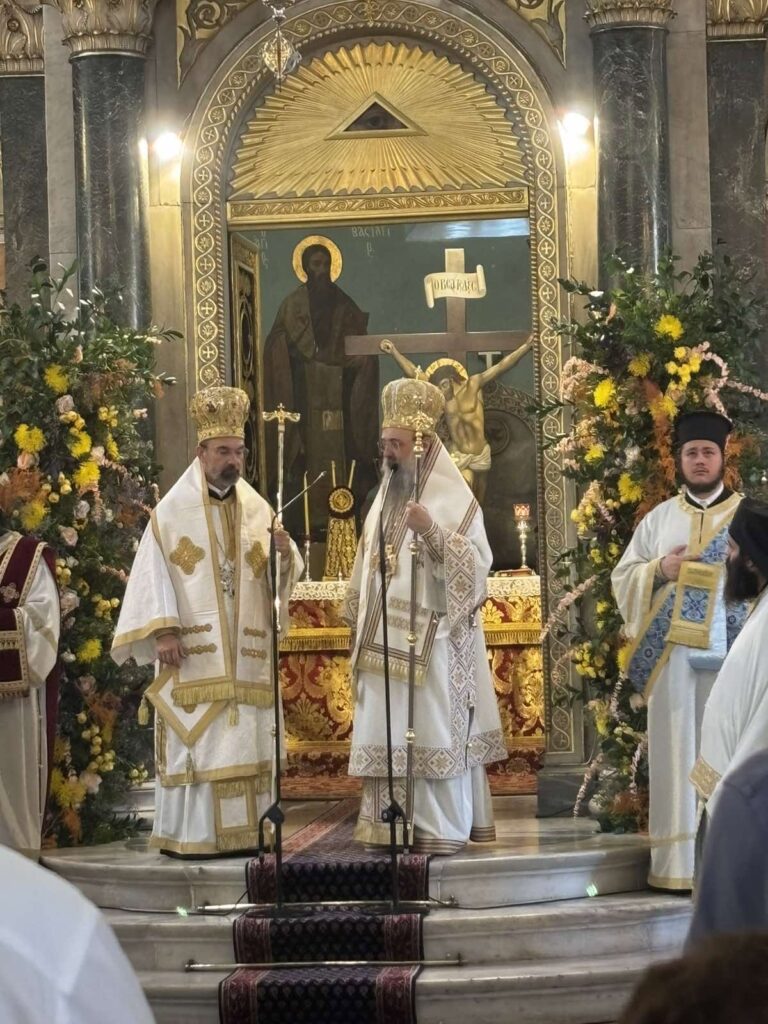 Ουρές πιστών στον εορτασμό της Παντάνασσας ΦΩΤΟ