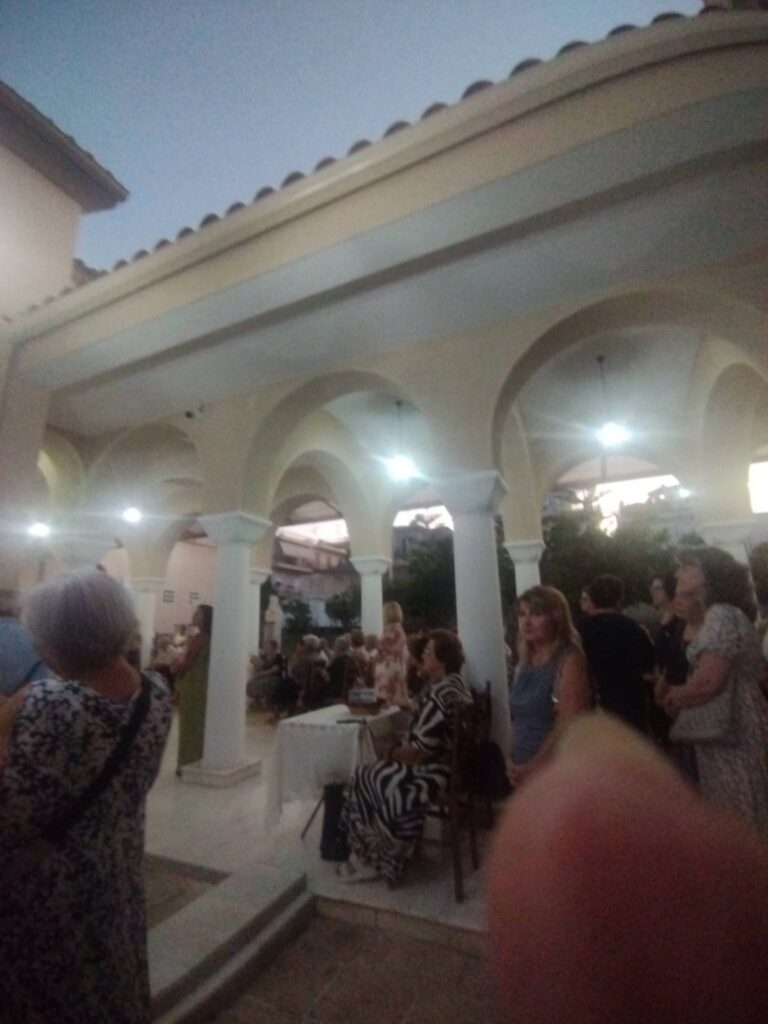 Εσπερινός για το Γενέσιο της Θεοτόκου στο παρεκκλήσι του Δεσποτικού στο Αίγιο ΦΩΤΟ