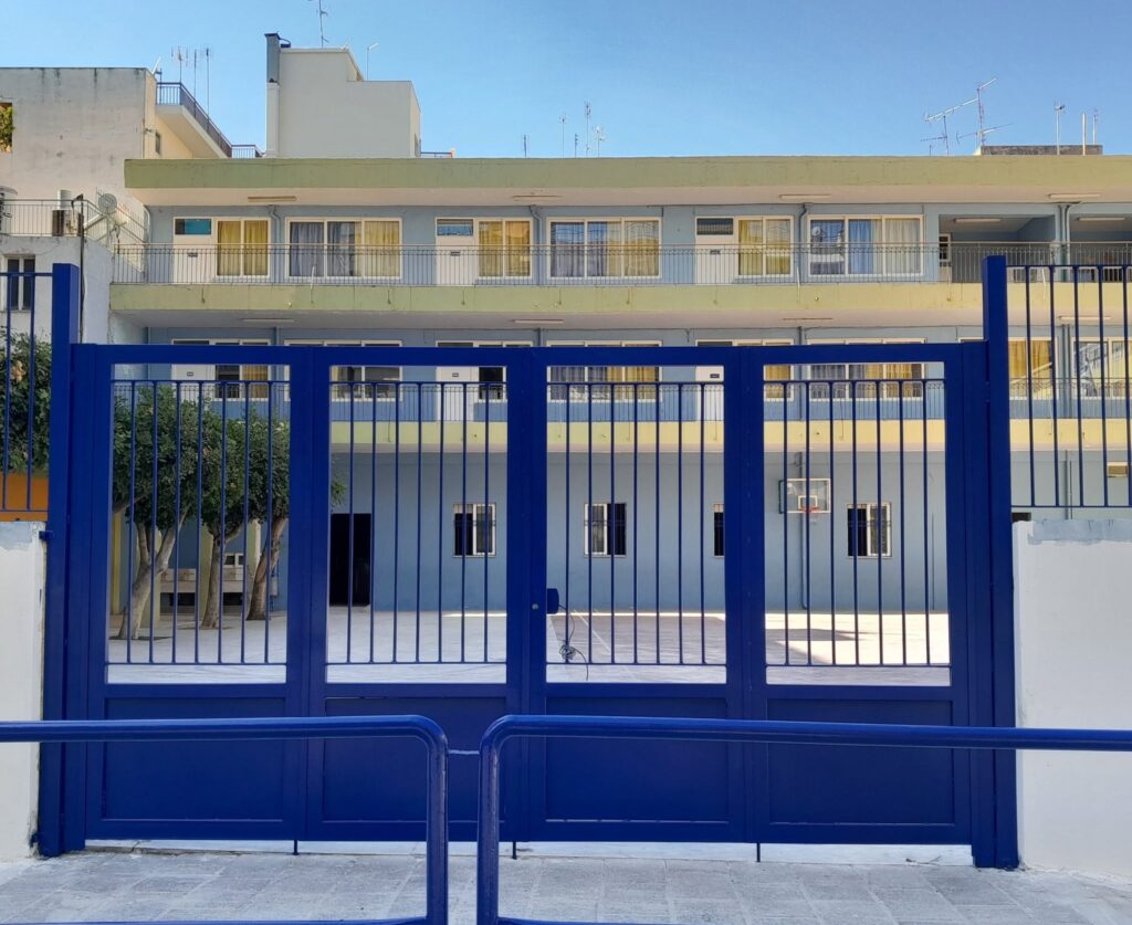 Παλιό σχολείο Στρώμπειο στην Πάτρα, εγκαταλελειμμένο κτίριο