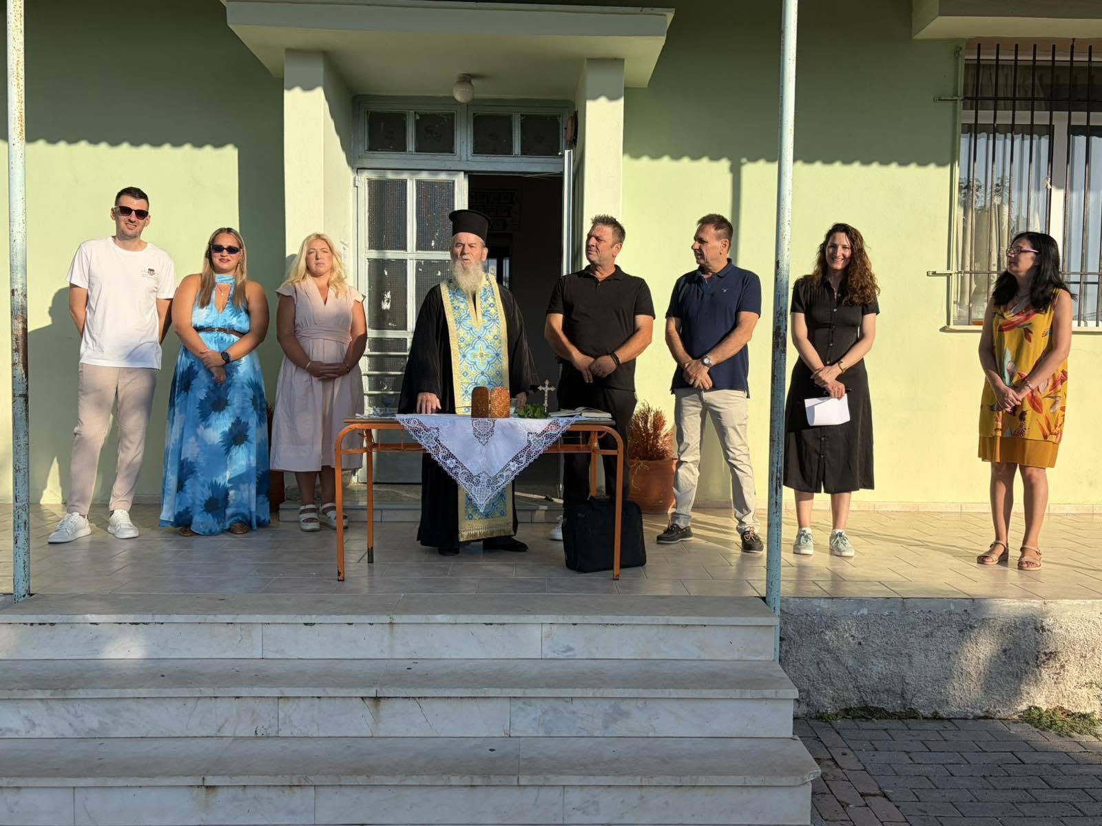 Η τελετή του αγιασμού στο σχολείο Λιμνοχωρίου ΦΩΤΟ