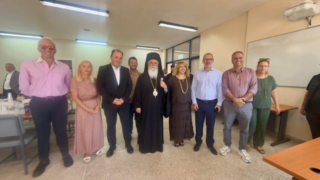 Αίγιο: Ο αντιπεριφερειάχης Ανδρέας Φίλιας σε σχολικό αγιασμό με την καρδιά εκπαιδευτικού ΦΩΤΟ 8 Αίγιο: Ο αντιπεριφερειάχης Ανδρέας Φίλιας σε σχολικό αγιασμό με την καρδιά εκπαιδευτικού ΦΩΤΟ