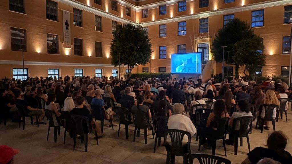 To «οδοιπορικό» του Δημοτικού Κινητού Κινηματογράφου στην Πάτρα ΦΩΤΟ