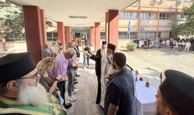 Αγιασε τρία σχολεία ο Μητροπολίτης Καλαβρύτων και Αιγιαλείας Ιερώνυμος ΦΩΤΟ