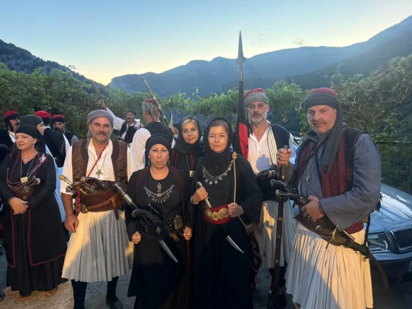 Το Άγημα «Παναγιώτης Καρατζάς» Πάτρας τίμησε τη μνήμη του «Νικηταρά» ΒΙΝΤΕΟ-ΦΩΤΟ 4 Αναμνηστική πινακίδα ή άγαλμα στην Πάτρα αφιερωμένο στον Νικηταρά