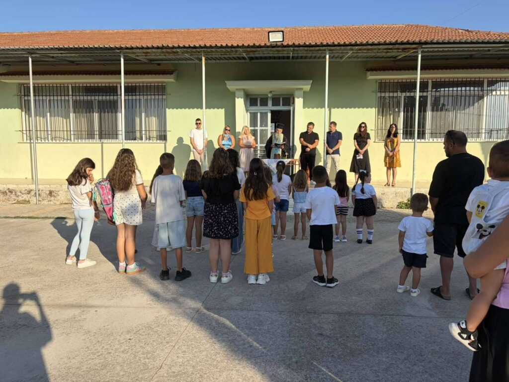 Η τελετή του αγιασμού στο σχολείο Λιμνοχωρίου ΦΩΤΟ 6 Η τελετή του αγιασμού στο σχολείο Λιμνοχωρίου ΦΩΤΟ