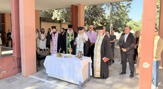 Αγιασε τρία σχολεία ο Μητροπολίτης Καλαβρύτων και Αιγιαλείας Ιερώνυμος ΦΩΤΟ