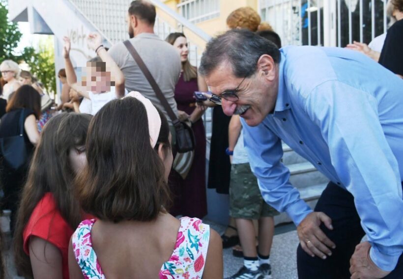 Πάτρα: Η δημοτική Αρχή σε σχολεία με ευχές σε μαθητές και εκπαιδευτικούς ΒΙΝΤΕΟ-ΦΩΤΟ 4 Πάτρα: Η δημοτική Αρχή σε σχολεία με ευχές σε μαθητές και εκπαιδευτικούς ΒΙΝΤΕΟ-ΦΩΤΟ