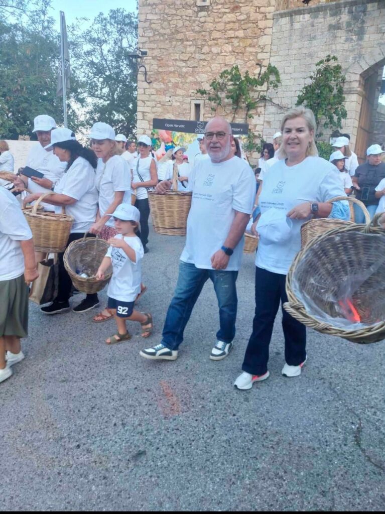 Πάτρα: «Αναστήθηκε» από τις στάχτες της η Achaia Clauss – Πολιτικοί και πολίτες τρύγησαν μετά την πυρκαγιά ΦΩΤΟ