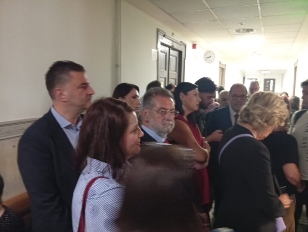 Πάτρα: Δικαστικός αγώνας εργαζομένων του ΕΑΠ για καταβολή των δεδουλευμένων τους ΒΙΝΤΕΟ-ΦΩΤΟ 5 Πάτρα: Δικαστικός αγώνας εργαζομένων του ΕΑΠ για καταβολή των δεδουλευμένων τους ΒΙΝΤΕΟ-ΦΩΤΟ