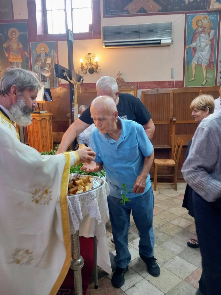 Λειτουργία και μοίρασμα βασιλικού στον Καταρράκτη Αχαΐας ΦΩΤΟ 6 Λειτουργία και μοίρασμα βασιλικού στον Καταρράκτη Αχαΐας ΦΩΤΟ