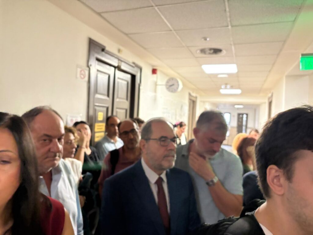 Πάτρα: Δικαστικός αγώνας εργαζομένων του ΕΑΠ για καταβολή των δεδουλευμένων τους ΒΙΝΤΕΟ-ΦΩΤΟ 6 Πάτρα: Δικαστικός αγώνας εργαζομένων του ΕΑΠ για καταβολή των δεδουλευμένων τους ΒΙΝΤΕΟ-ΦΩΤΟ