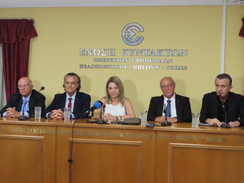 Πάτρα: Η Μαρία Καρυστιανού «δεν ήρθε για να φύγει αλλά για να αλλάξει τα πράγματα» ΦΩΤΟ 4 Πάτρα: Η Μαρία Καρυστιανού «δεν ήρθε για να φύγει αλλά για να αλλάξει τα πράγματα» ΦΩΤΟ
