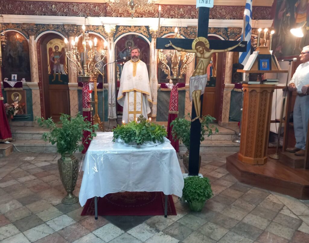 Λειτουργία και μοίρασμα βασιλικού στον Καταρράκτη Αχαΐας ΦΩΤΟ 7 Λειτουργία και μοίρασμα βασιλικού στον Καταρράκτη Αχαΐας ΦΩΤΟ