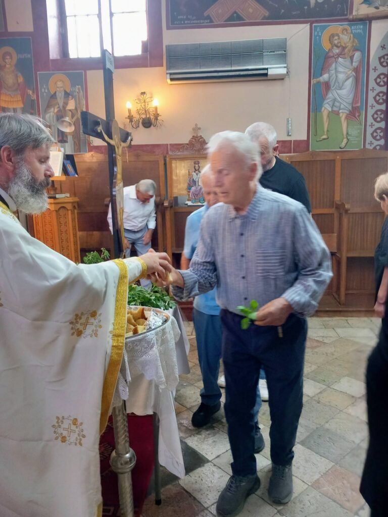 Λειτουργία και μοίρασμα βασιλικού στον Καταρράκτη Αχαΐας ΦΩΤΟ 5 Λειτουργία και μοίρασμα βασιλικού στον Καταρράκτη Αχαΐας ΦΩΤΟ