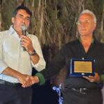 Βράβευση της ΕΑΣ Νάξου από τον Καλαβρυτινό Παύλο Σατολιά ΦΩΤΟ