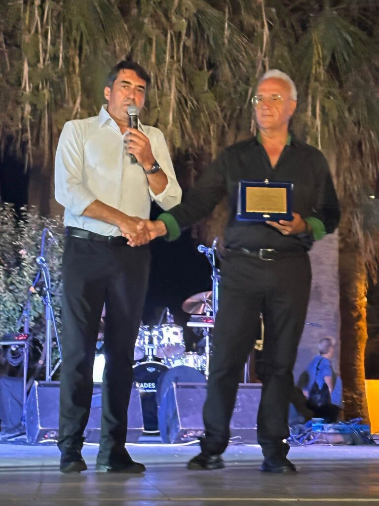Βράβευση της ΕΑΣ Νάξου από τον Καλαβρυτινό Παύλο Σατολιά ΦΩΤΟ 6 Βράβευση της ΕΑΣ Νάξου από τον Καλαβρυτινό Παύλο Σατολιά ΦΩΤΟ
