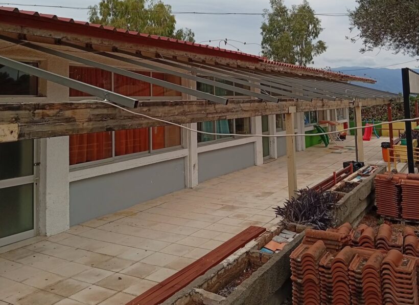 Ζήρια: Η σχολική χρονιά ξεκίνησε με σπασμένο υπόστεγο και μπάζα στο Νηπιαγωγείο ΦΩΤΟ