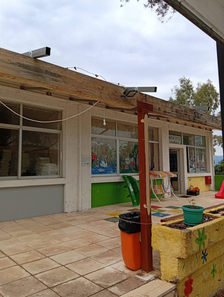 Ζήρια: Η σχολική χρονιά ξεκίνησε με σπασμένο υπόστεγο και μπάζα στο Νηπιαγωγείο ΦΩΤΟ