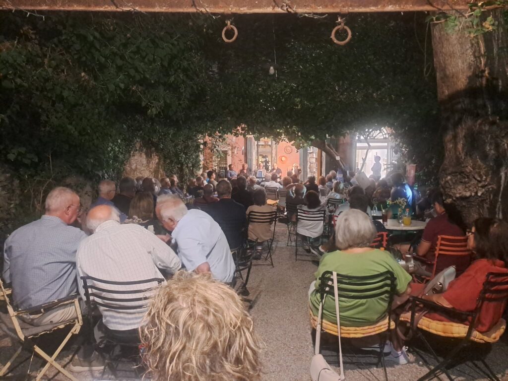 Παρουσιάστηκε το βιβλίο του Κώστα Μάρκου στο «Πολύεδρο» με πολιτικά πρόσωπα ΦΩΤΟ