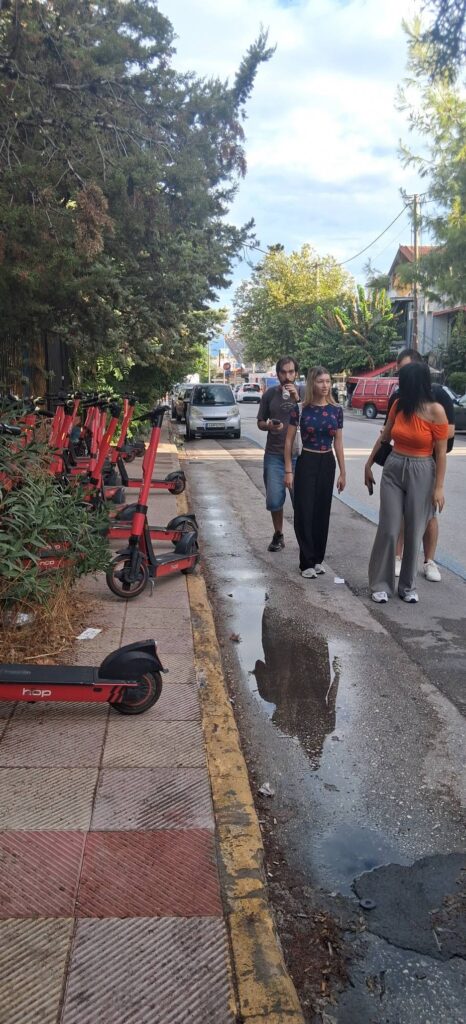 Πάτρα: Χαμός με τα ηλεκτρικά πατίνια – Κλείνουν τα πεζοδρόμια και οι πεζοί βγαίνουν στον δρόμο ΦΩΤΟ