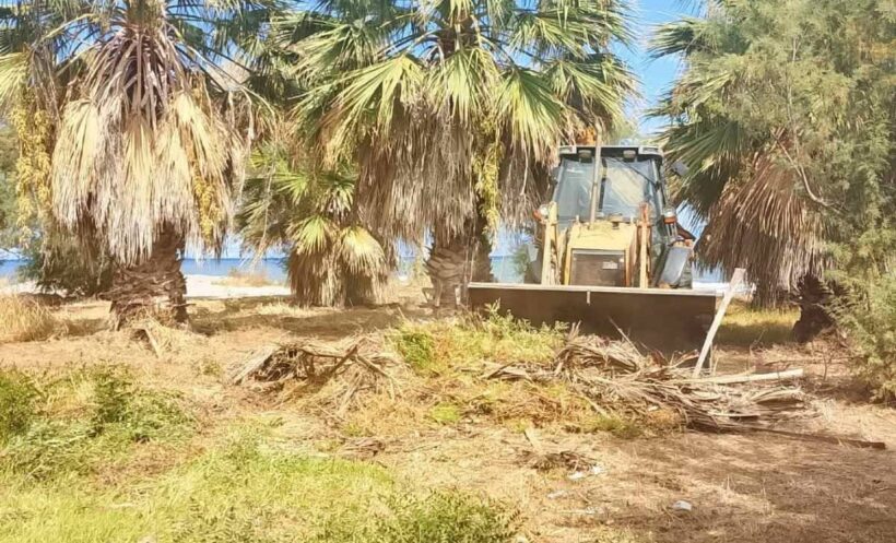 Κάτω Αλισσός: «Μπούκαρε» στην παραλία και καθάρισε η Πολιτική Προστασία του δήμου 4 Φωτογραφία της παραλίας στο Κάτω Αλίσσος με τη σήμανση «Μπουκάρε»