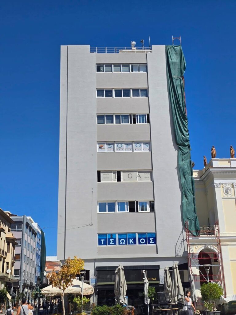 Πάτρα: Θέμα σχολιασμού η νέα όψη του κτιρίου Πανταζή στην πλατεία Γεωργίου Α’ που «σκιάζει» το Θέατρο «Απόλλων» ΦΩΤΟ 6 Πάτρα: Θέμα σχολιασμού η νέα όψη του κτιρίου Πανταζή στην πλατεία Γεωργίου Α’ που «σκιάζει» το Θέατρο «Απόλλων» ΦΩΤΟ