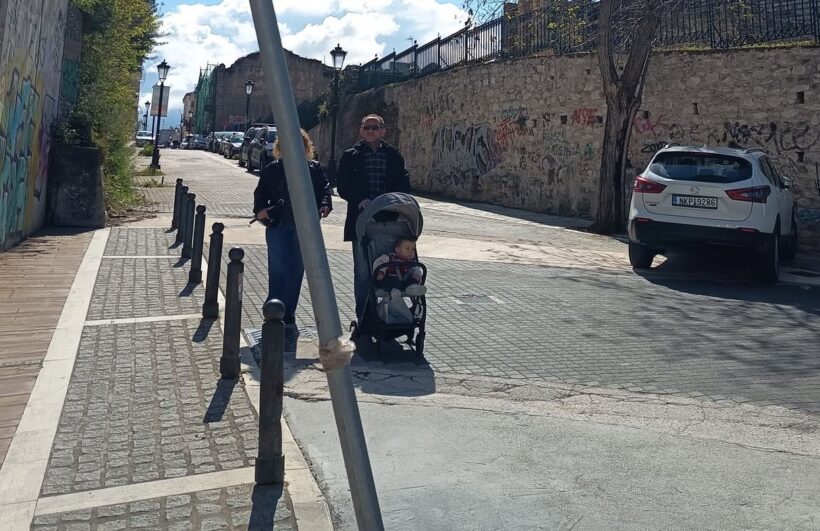 Πάτρα: Παρά λίγο παράσυρση πεζού από Ι.Χ. με «εγκατάλειψη» στην Παντοκράτορος ΦΩΤΟ 4 Φωτογραφία από το Πάτρα, δείχνει πεζούς σε κεντρική οδό