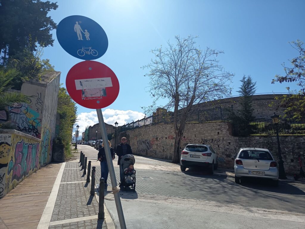 Πάτρα: Παρά λίγο παράσυρση πεζού από Ι.Χ. με «εγκατάλειψη» στην Παντοκράτορος ΦΩΤΟ 5 Πάτρα: Παρά λίγο παράσυρση πεζού από Ι.Χ. με «εγκατάλειψη» στην Παντοκράτορος ΦΩΤΟ