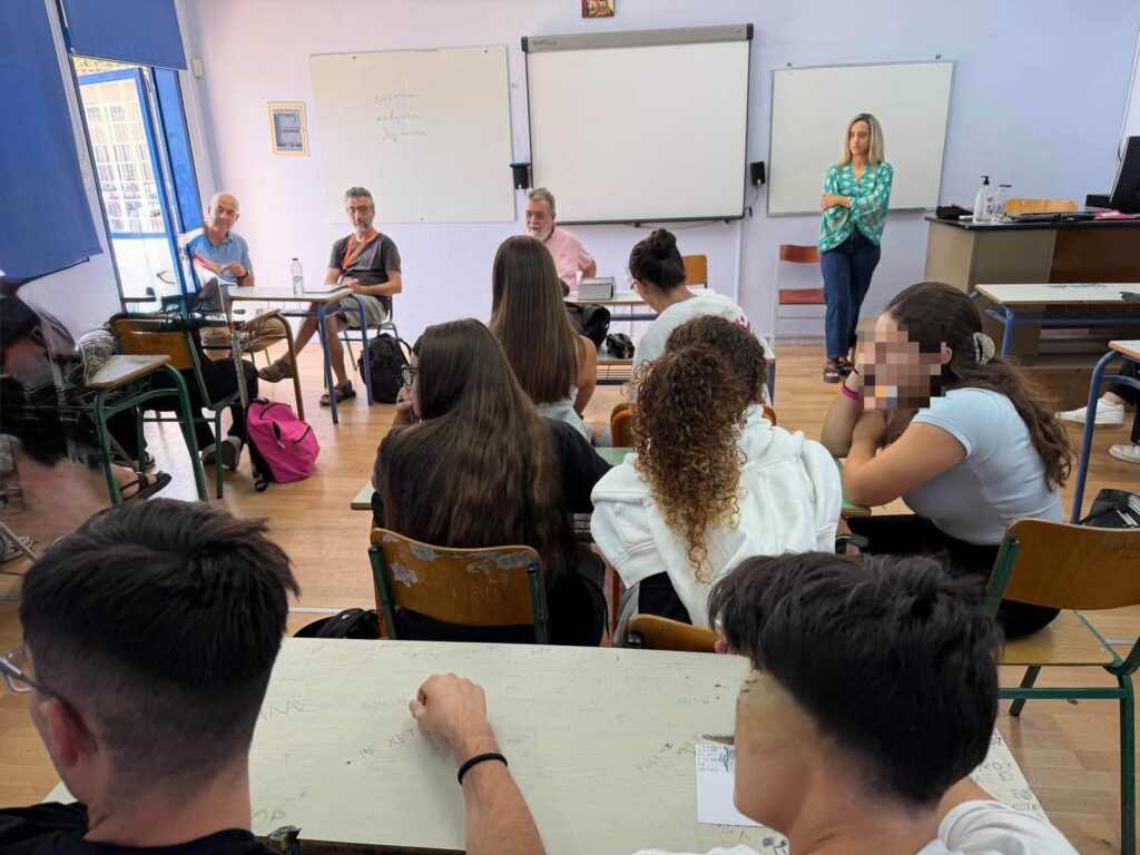 Διεθνείς ποιητές συνάντησαν μαθητές λυκείων στο Αίγιο ΦΩΤΟ 5 Διεθνείς ποιητές συνάντησαν μαθητές λυκείων στο Αίγιο ΦΩΤΟ