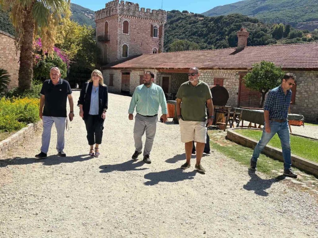 Πάτρα: Περιοδεία του ΠΑΣΟΚ με επίκεντρο τον πολιτισμό και την Achaia Clauss ΦΩΤΟ